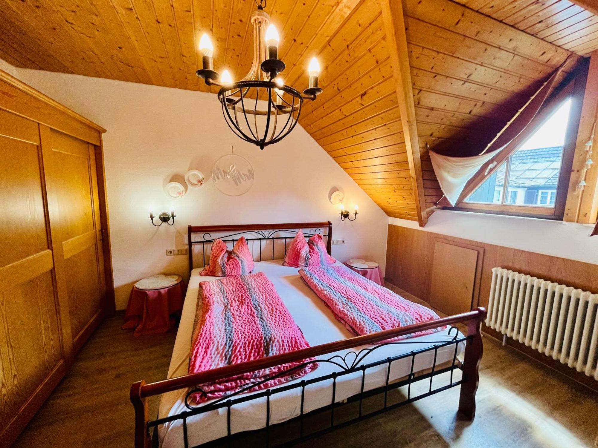 B&B Apart Hotel Goldener Hahn - Nahe An Gartenschau Tal X ไบเออร์สบรอนน์ ห้อง รูปภาพ