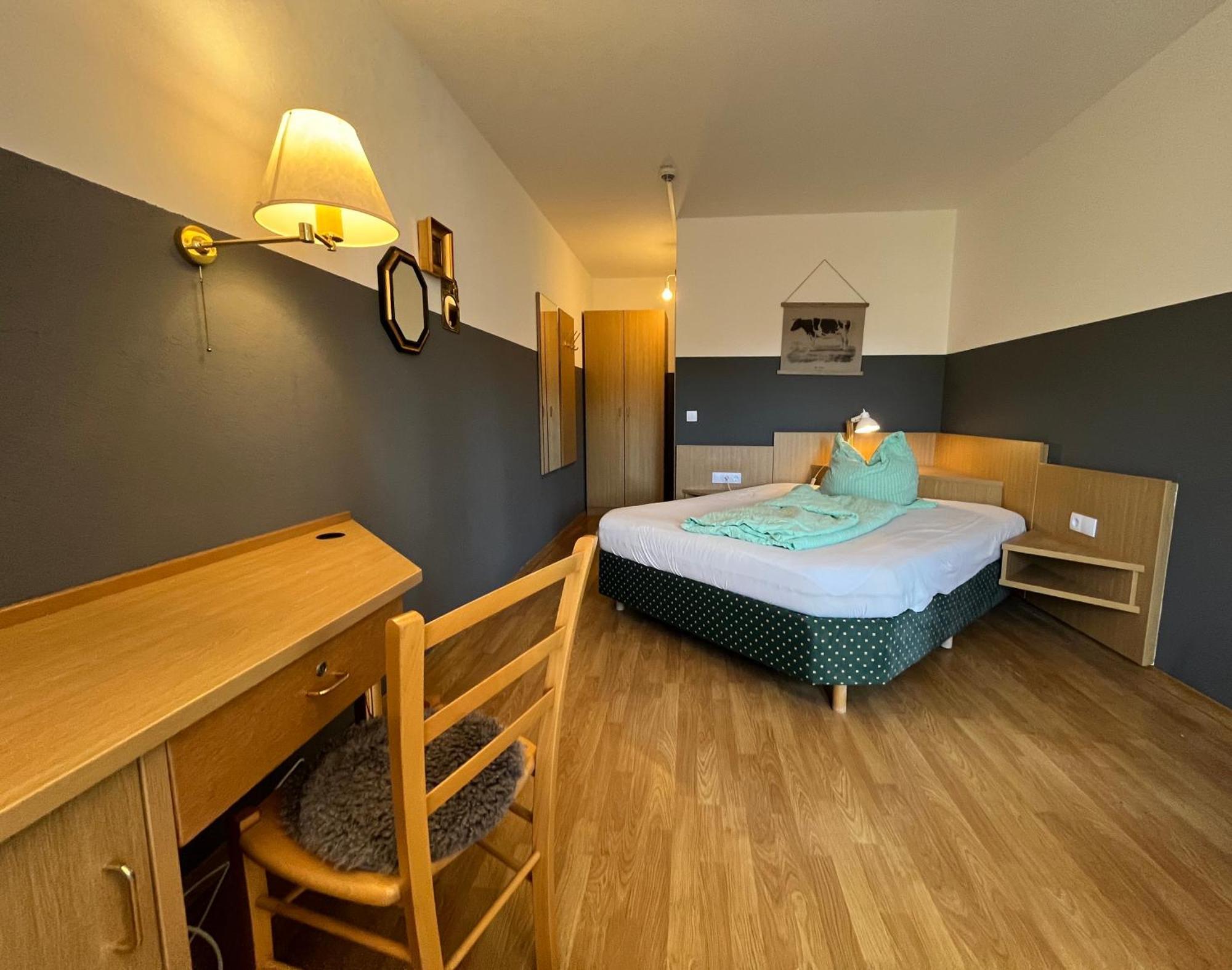 B&B Apart Hotel Goldener Hahn - Nahe An Gartenschau Tal X ไบเออร์สบรอนน์ ห้อง รูปภาพ