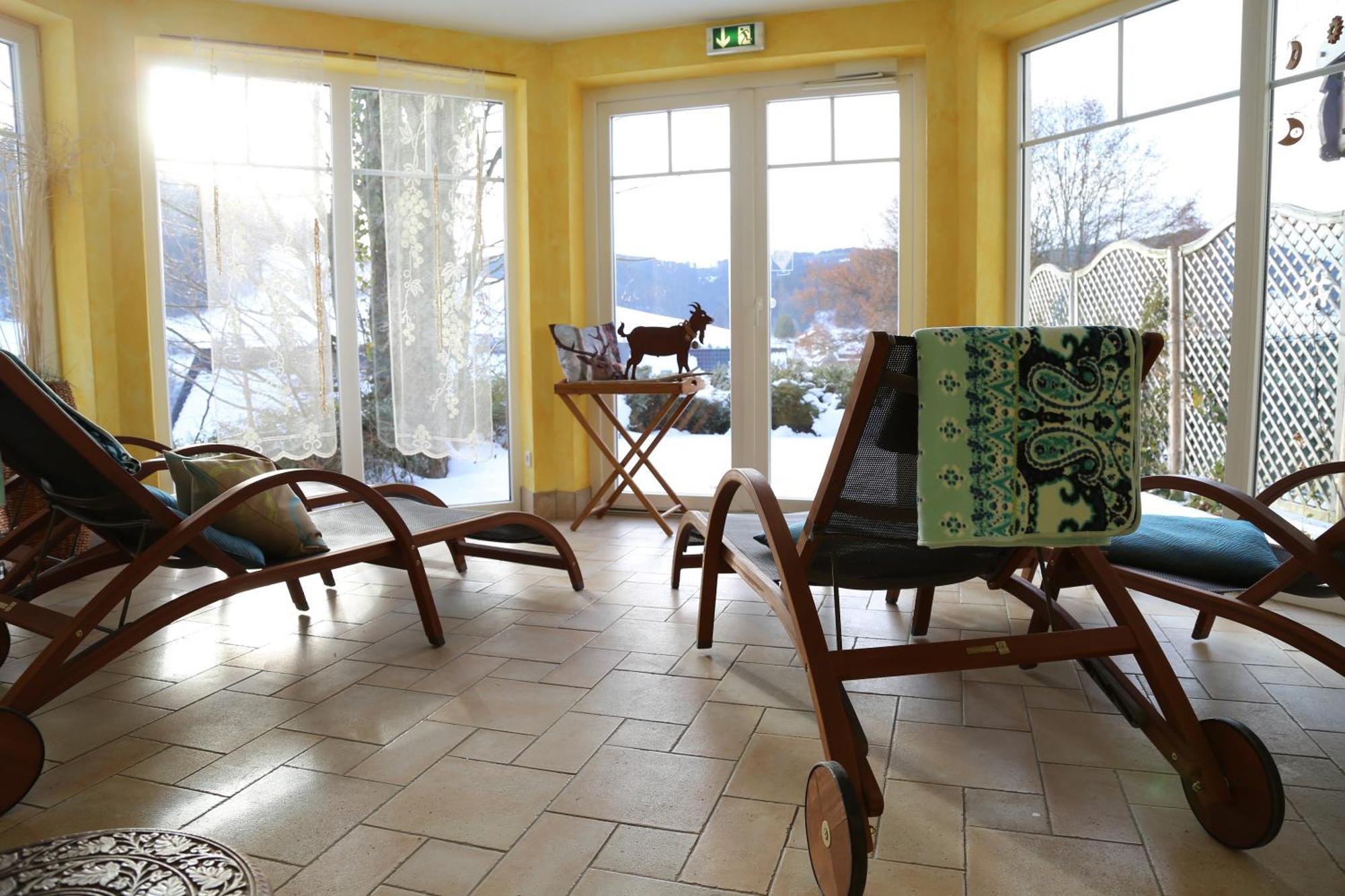 B&B Apart Hotel Goldener Hahn - Nahe An Gartenschau Tal X ไบเออร์สบรอนน์ ภายนอก รูปภาพ