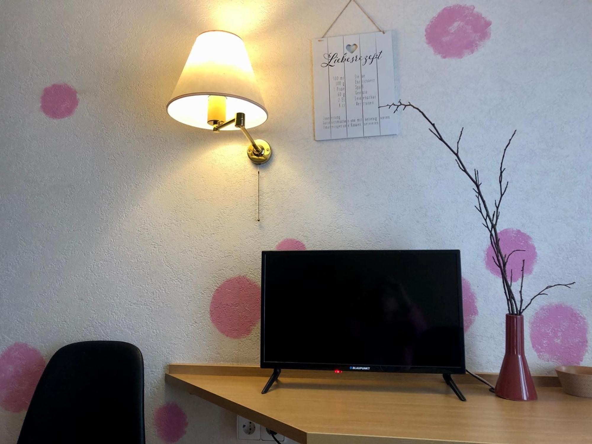 B&B Apart Hotel Goldener Hahn - Nahe An Gartenschau Tal X ไบเออร์สบรอนน์ ภายนอก รูปภาพ